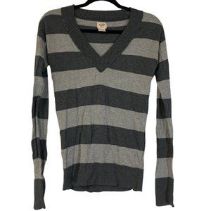 Mossimo Supply Co. Grey Striped V-Neck Bodycon Sweater (Size: M)